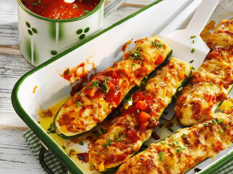 Zucchini mit Grünkernfüllung