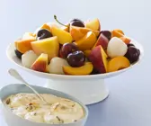 Gemischtes Obst mit Honig-Nuss-Joghurt