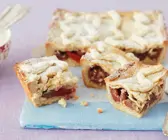 Gedeckter Pflaumenkuchen