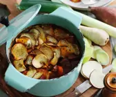 Hot Pot mit Rind, Süßkartoffeln und Wurzelgemüse