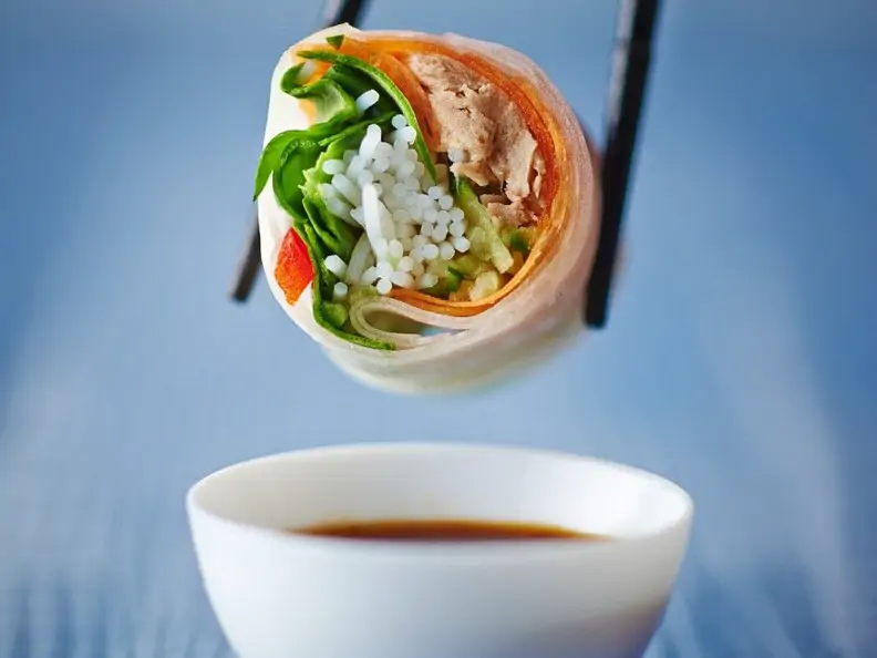 Reispapierrolle mit Thunfisch