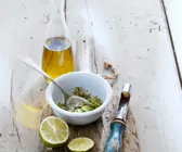 Limetten-Kräuter-Dressing