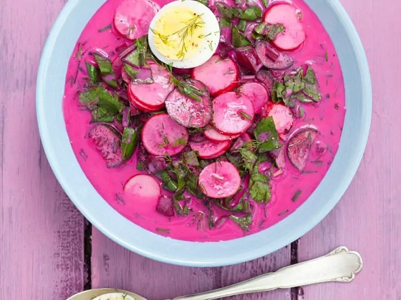 Cremige Rote-Bete-Suppe mit Radieschen