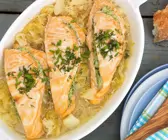 Lachs mit Kräuter-Fisch-Füllung auf Cidrekraut
