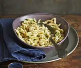 Spätzle mit Kräuter-Nuss-Butter