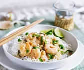 Kokos-Shrimps auf Reisnudeln