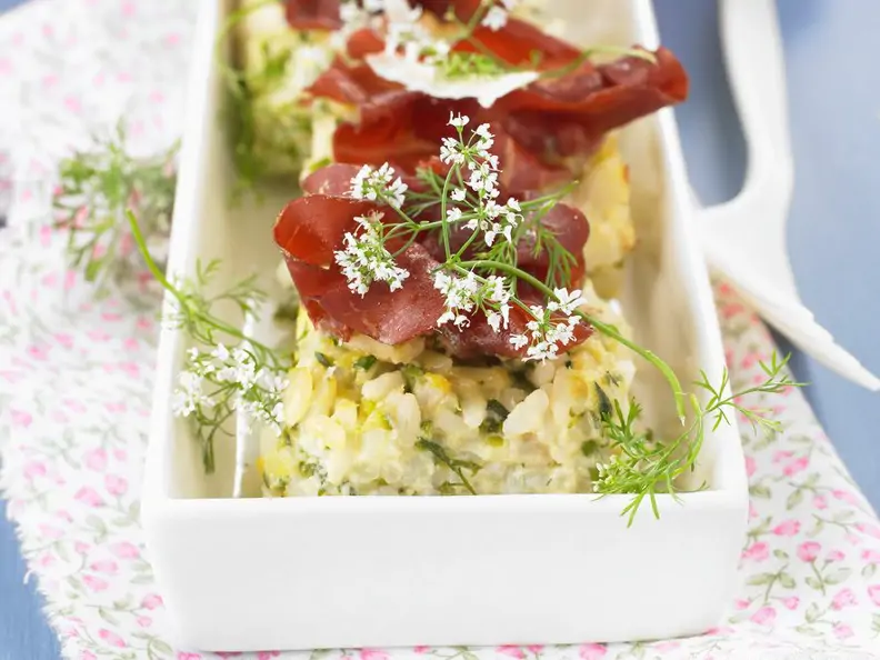 Pikanter Reisauflauf mit Zucchini