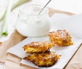 Gemüse-Rösti mit Joghurtsoße