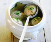 Suppe mit Leberknödeln