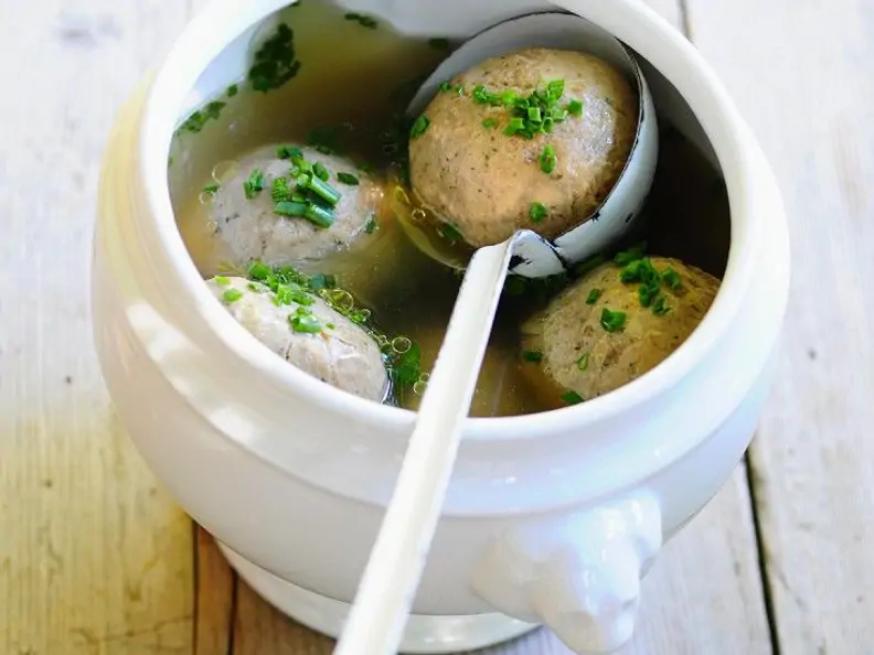 Suppe mit Leberknödeln
