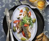 Bratheringe mit Kapern und Peperoni