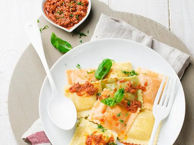 Ravioli mit Bolognese