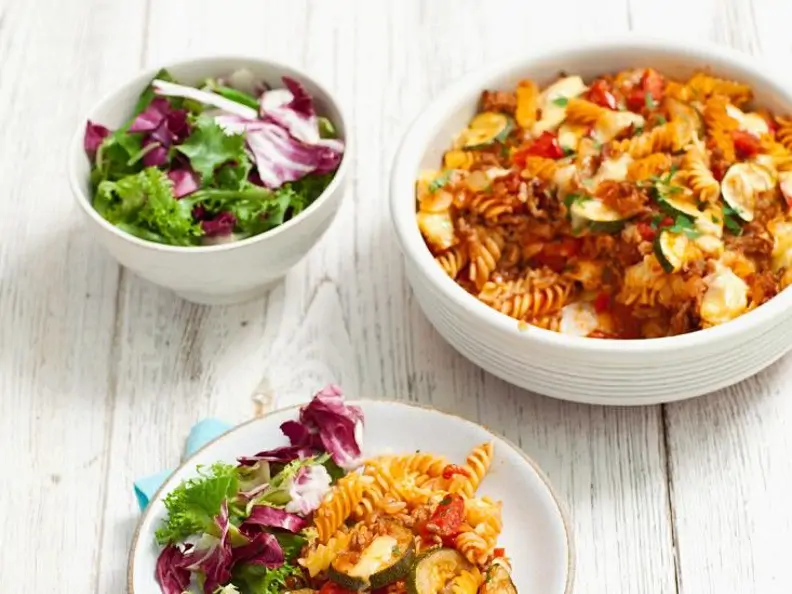 Nudel-Hackfleisch-Gratin mit Zucchini