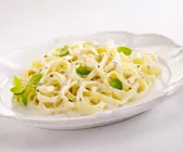 Tagliatelle in Basilikum-Sahnesauce