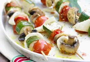 Mediterrane Grillspieße mit Gemüse