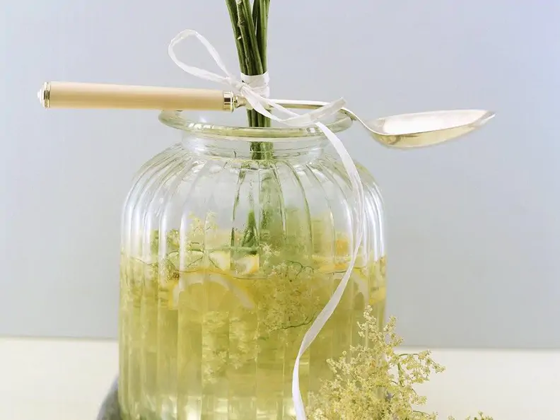 Holunderblütensirup