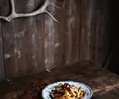 Gemüsesalat mit Pistazien und frischen Cranberries