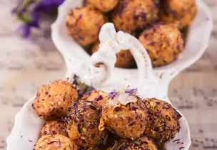 Marzipan-Veilchen-Kugeln