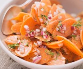 Möhrensalat mit Zwiebelwürfel