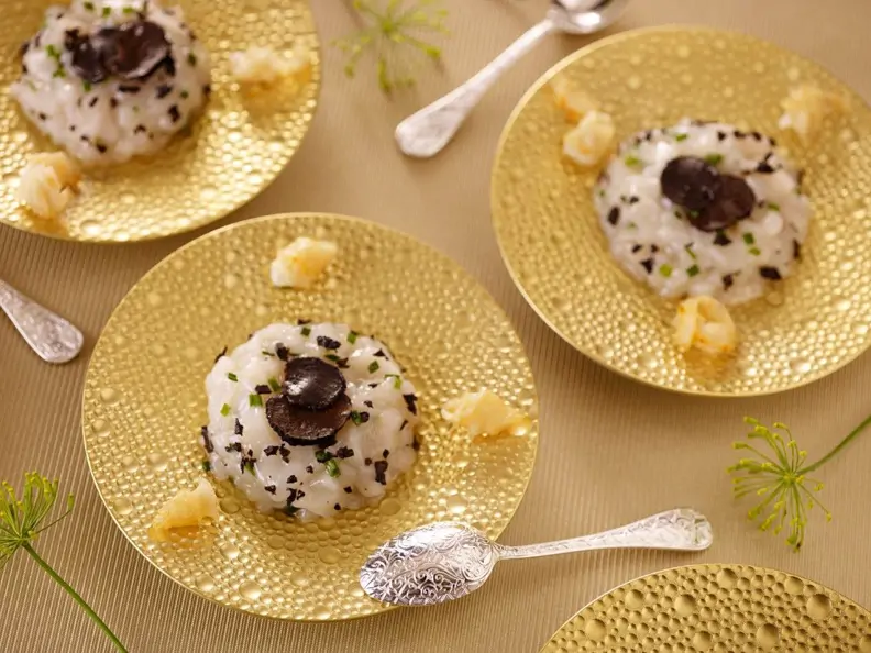 Tartar von der Jakobsmuschel mit schwarzem Trüffel