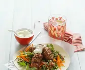 Köfte mit Bulgursalat