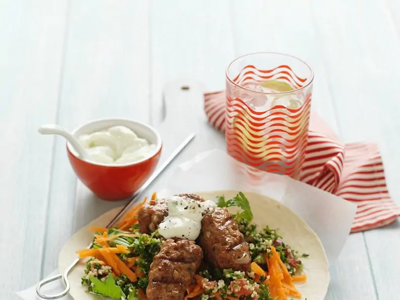 Köfte mit Bulgursalat