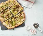 Veggie-Flammkuchen mit Lauch und Tofu