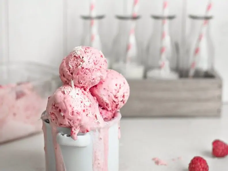 Joghurt-Himbeereis