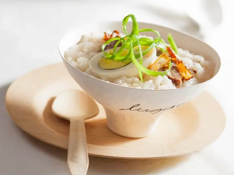 Kokos-Reissuppe mit Ei