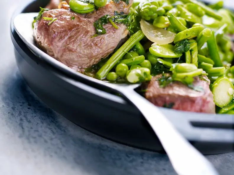 Navarin vom Lamm mit Erbsen und Bohnen