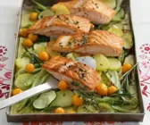Gemüse mit Lachs aus dem Ofen