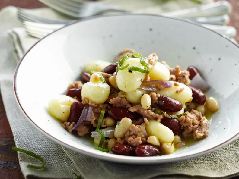 Gnocchi mit roten Bohnen und Hackfleisch