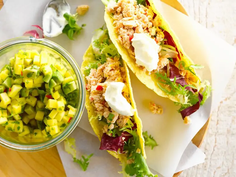 Tacos mit Thunfisch und Avocadosalat
