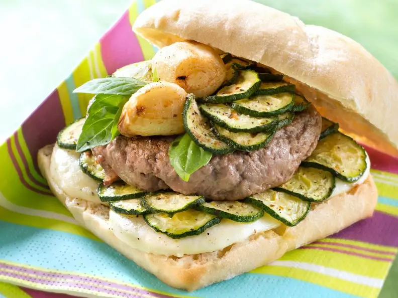 Hamburger im Ciabatta-Brötchen