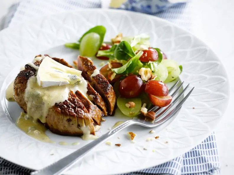 Gegrillte Steaks mit Roquefort