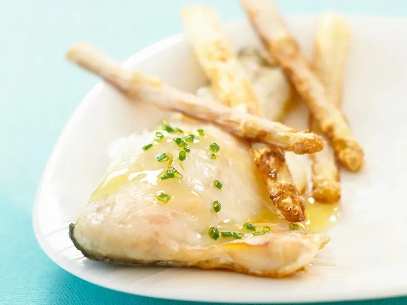 Loup de Mer mit gegrilltem Spargel