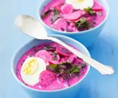 Rote-Bete-Kefir-Suppe mit Ei