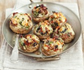 Champignons mit mediterraner Füllung