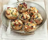 Champignons mit mediterraner Füllung