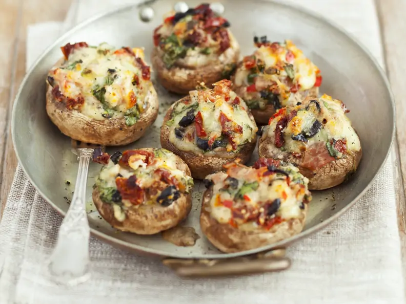 Champignons mit mediterraner Füllung