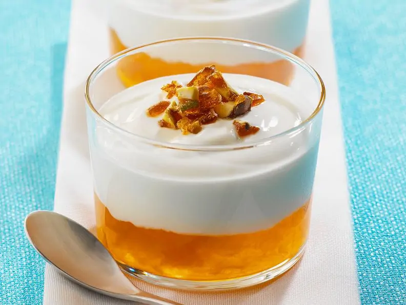 Orangenjoghurt mit Pistazien