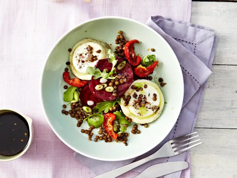 Rote Bete Salat mit Linsen und Ziegenkäse