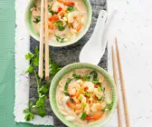 Kokossuppe mit Garnelen