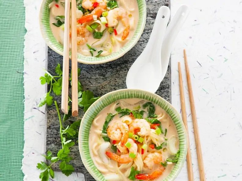 Kokossuppe mit Garnelen