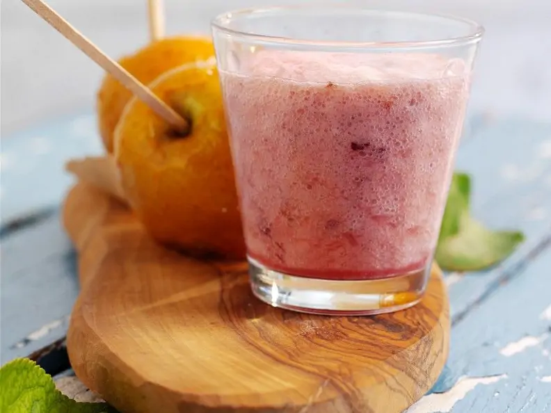Pflaumendrink mit Pomelo