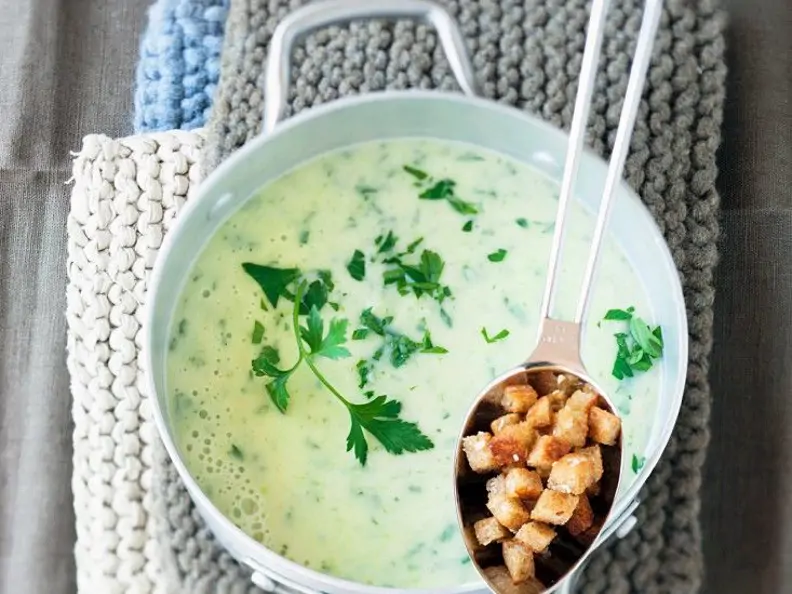 Cremige Petersiliensuppe