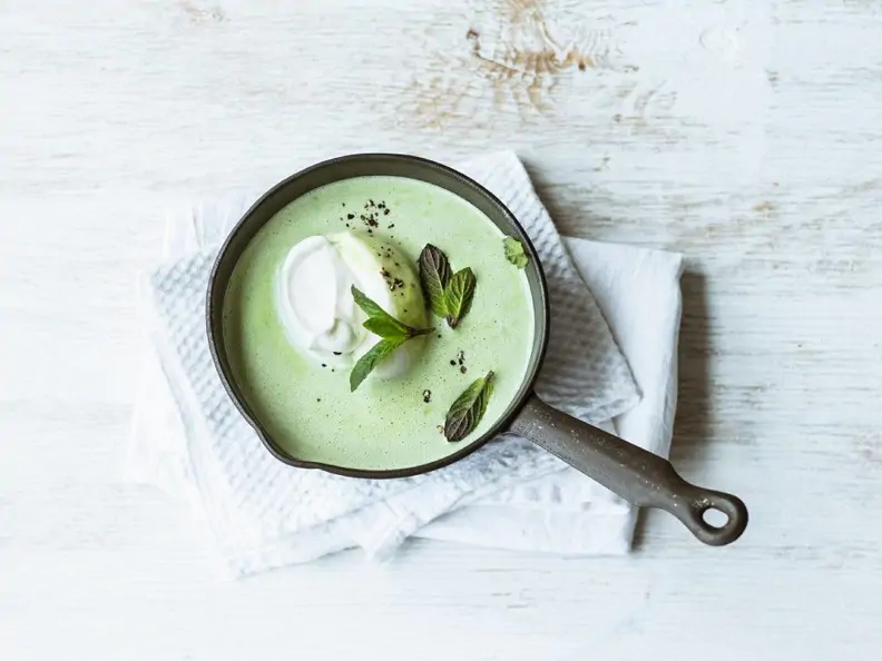 Erbsensuppe mit Minze und Limette