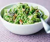 Pasta mit Erbsen-Walnuss-Pesto