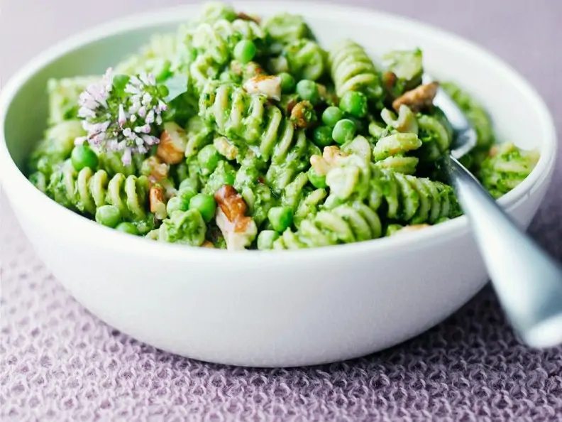 Pasta mit Erbsen-Walnuss-Pesto