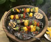 Bunte Gemüsespieße vom Grill